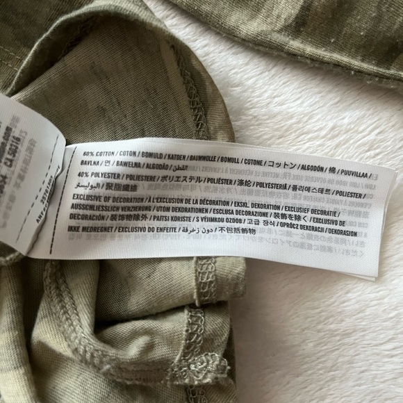 Abercrombie kids camouflage long sleeve shirt.Boston terrier with flip sequins. - Picture 9 of 9